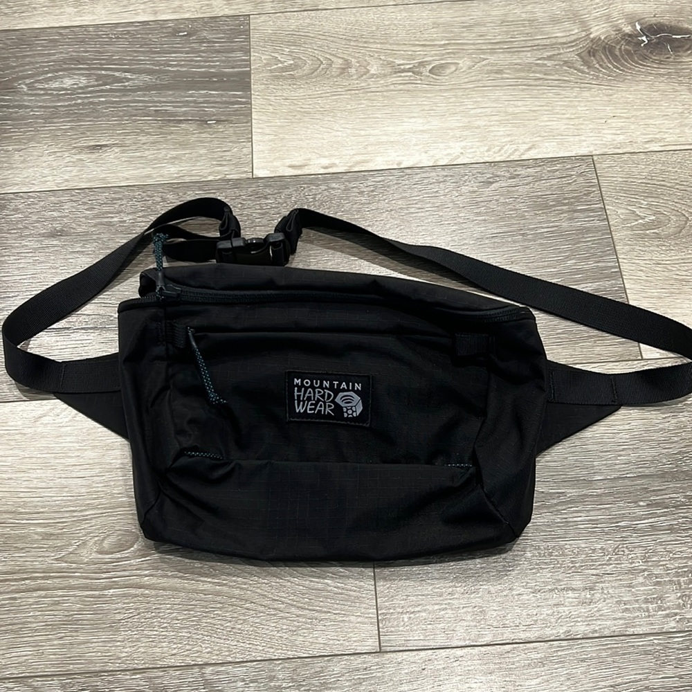 MOUNTAIN HARDWEAR CAMP HIP BAG